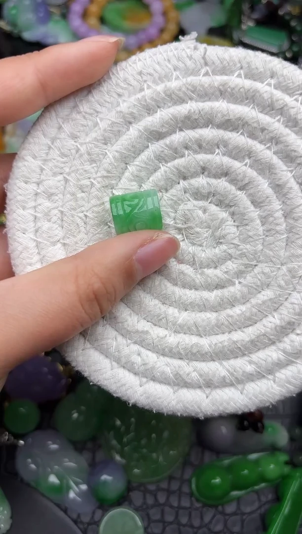 颈饰未镶嵌翡翠缅甸翡翠吊坠