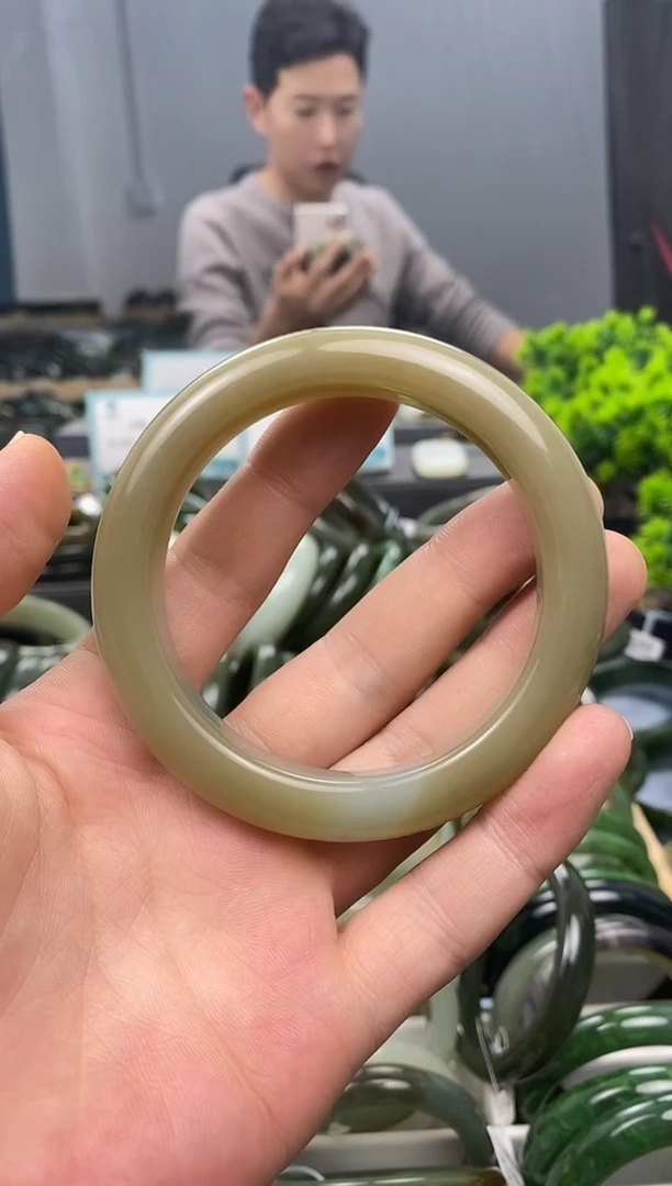 未镶嵌手镯和田玉60