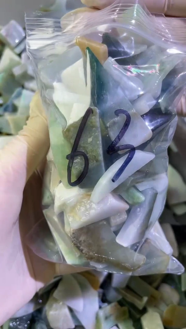 【闪购商品】翡翠颈饰未镶嵌天然翡翠中号500克63