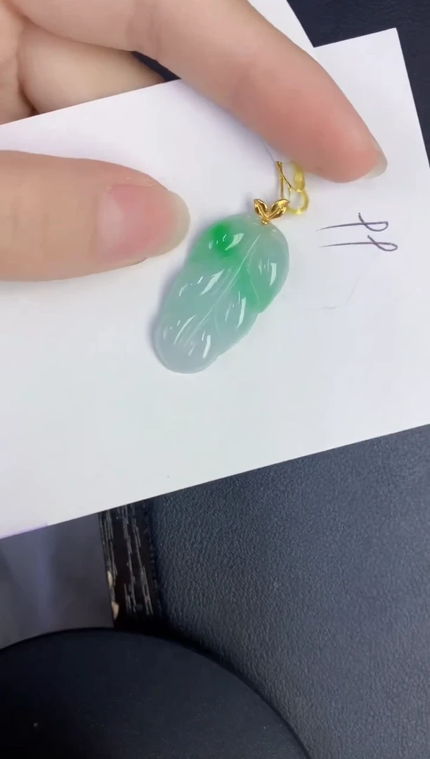 颈饰18K金镶嵌翡翠缅甸天然翡翠A货