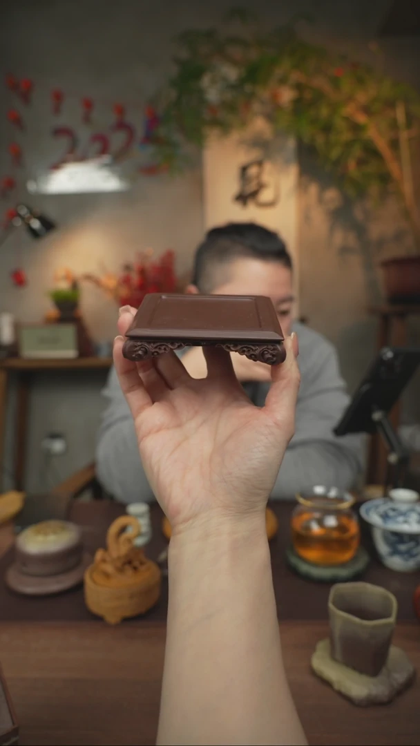 【闪购商品】紫玉石缠枝莲纹方底座