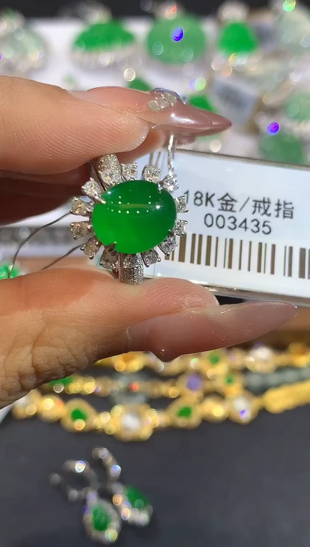 18K金镶嵌戒指翡翠SY003435多样性发其一