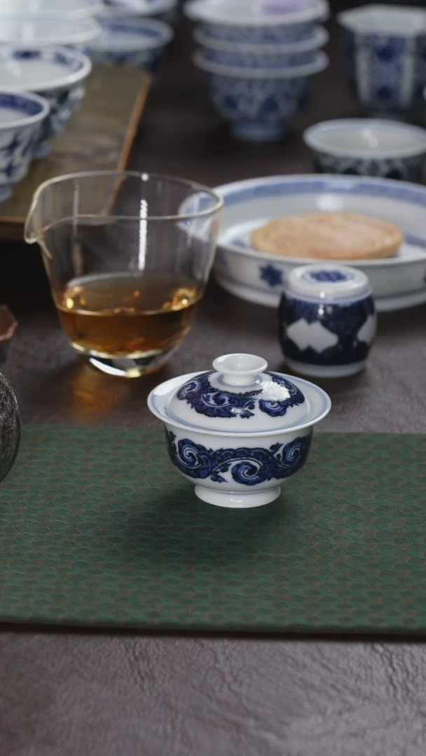 松风馆藏青花唐草小盖碗
