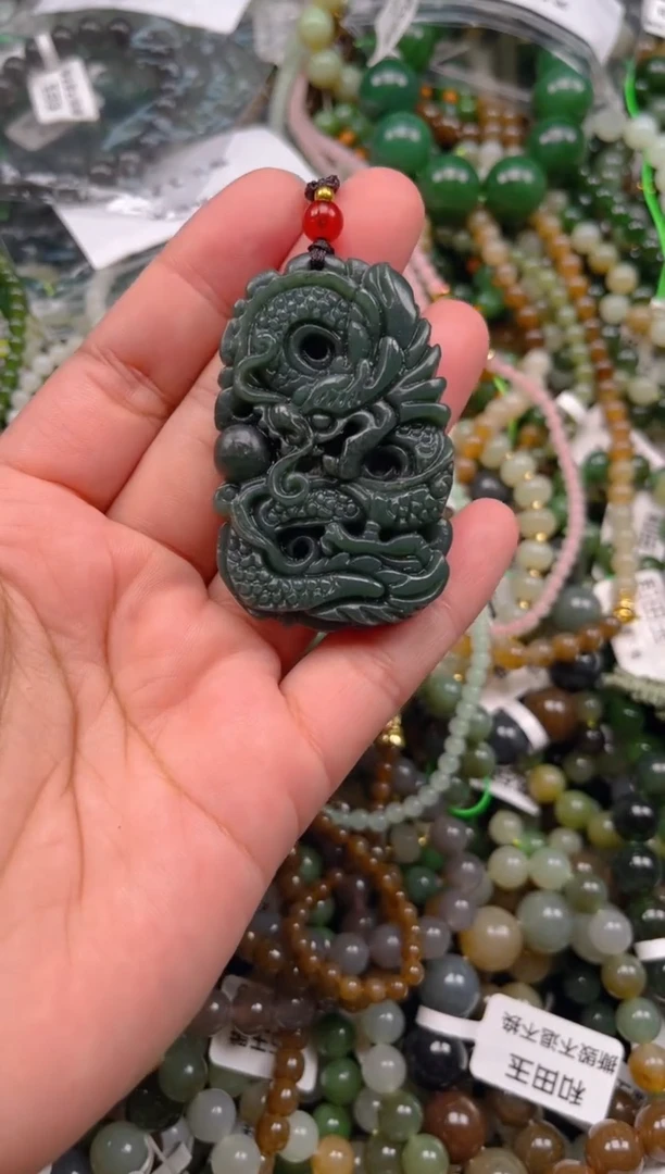 颈饰未镶嵌和田玉1