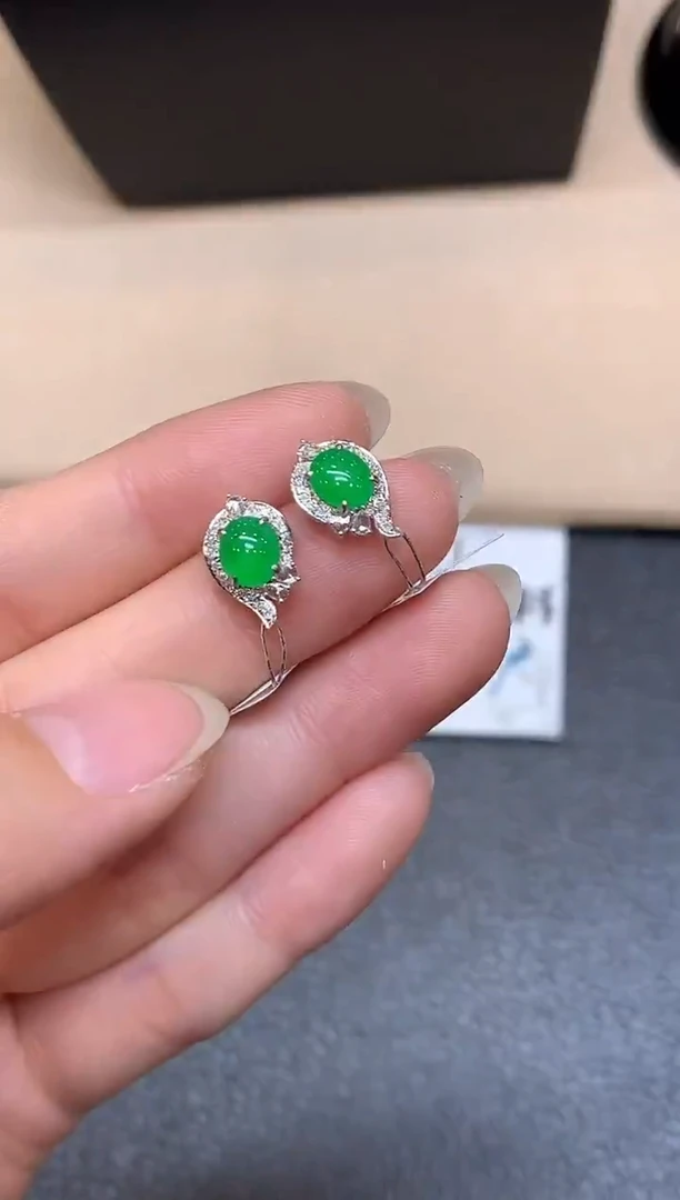 18K金镶嵌翡翠耳饰蛋面【无服务费