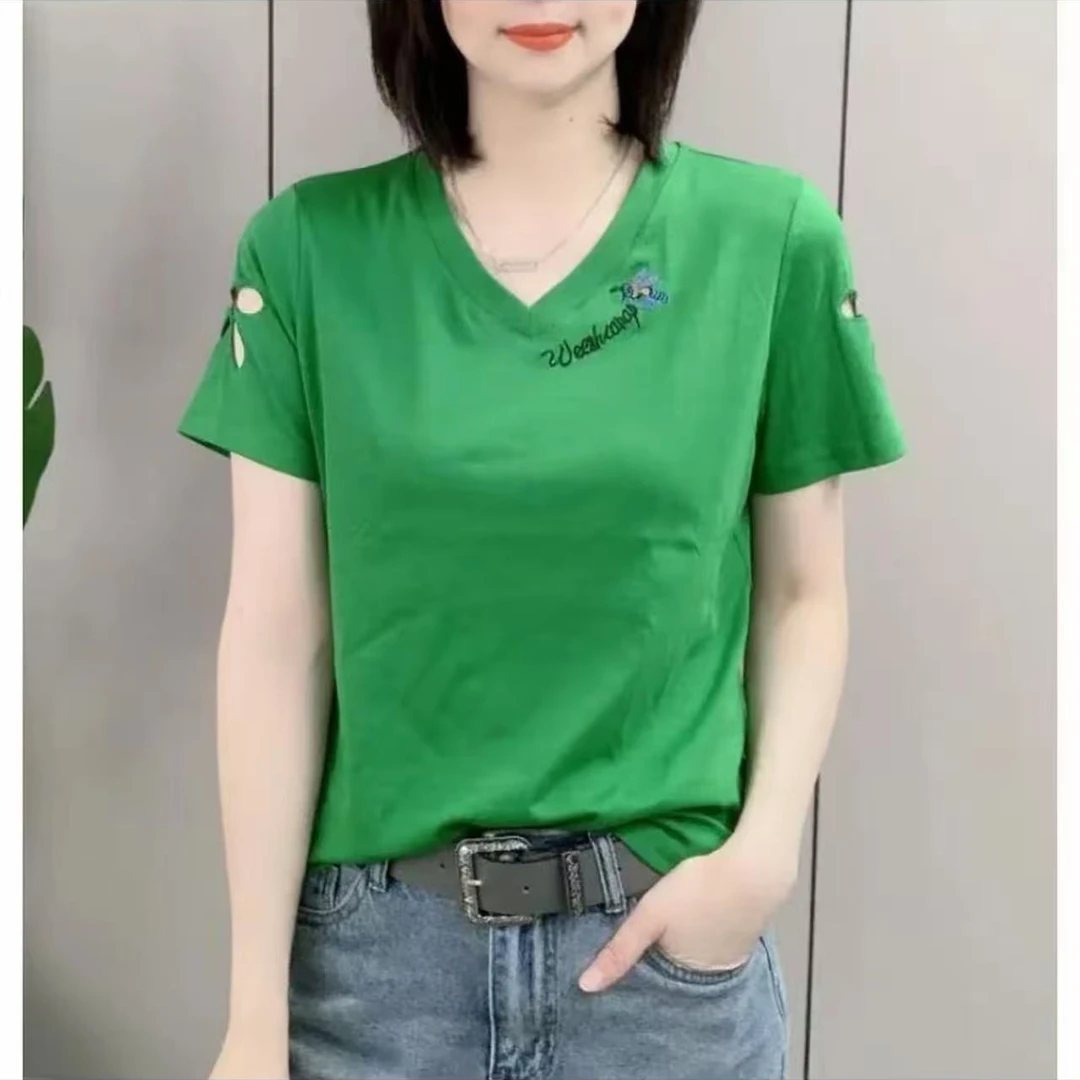 恒鑫安字母蜜蜂镂空V领小衫