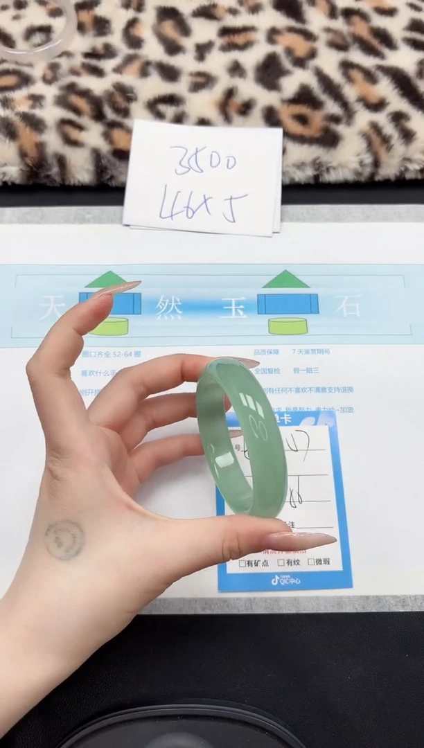 【闪购商品】石英质玉手镯未镶嵌57-56