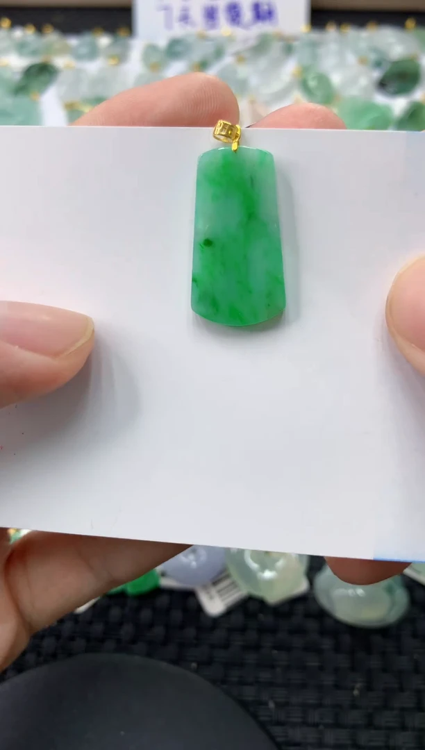 翡翠18K金镶嵌颈饰11111111111