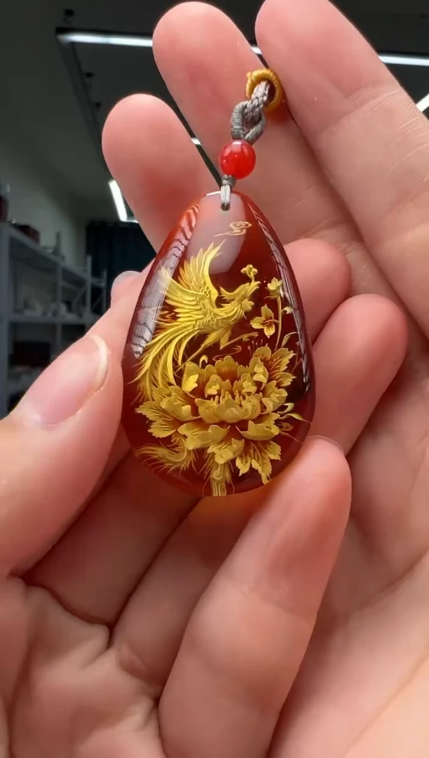 未镶嵌颈饰琥珀凤凰