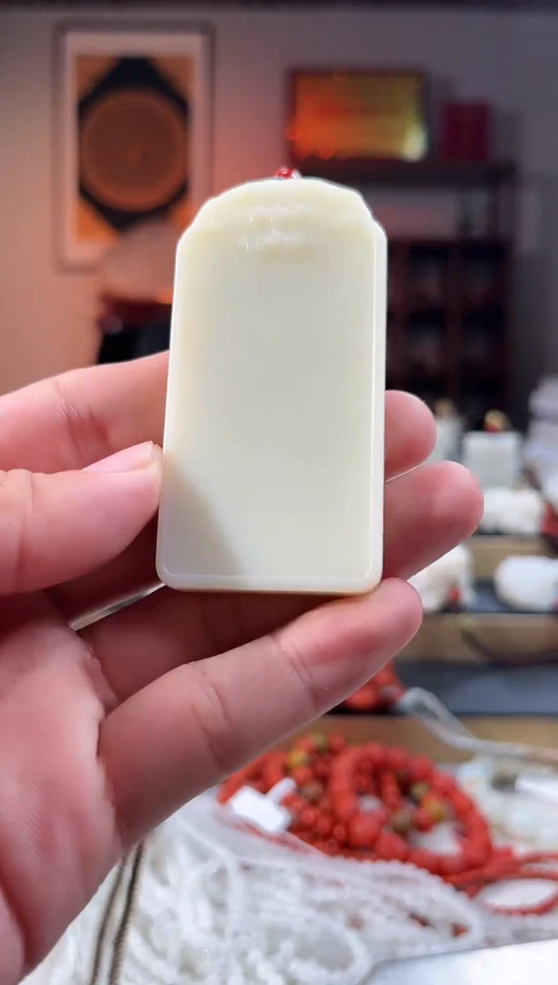 颈饰未镶嵌和田玉吊坠
