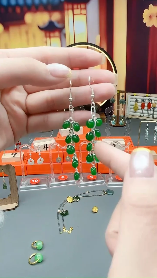 未镶嵌石英质玉（非洲翠）耳钉302