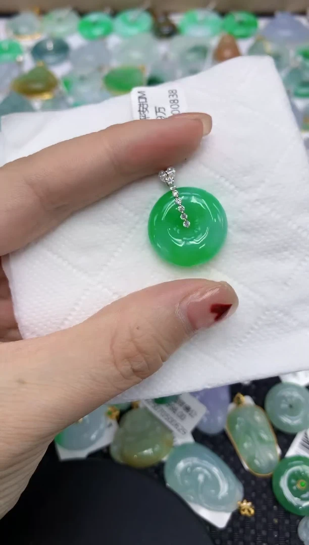 翡翠18K金镶嵌颈饰1111111