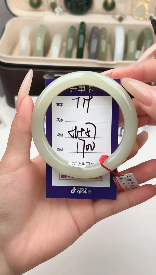 未镶嵌手镯和田玉微色差T19