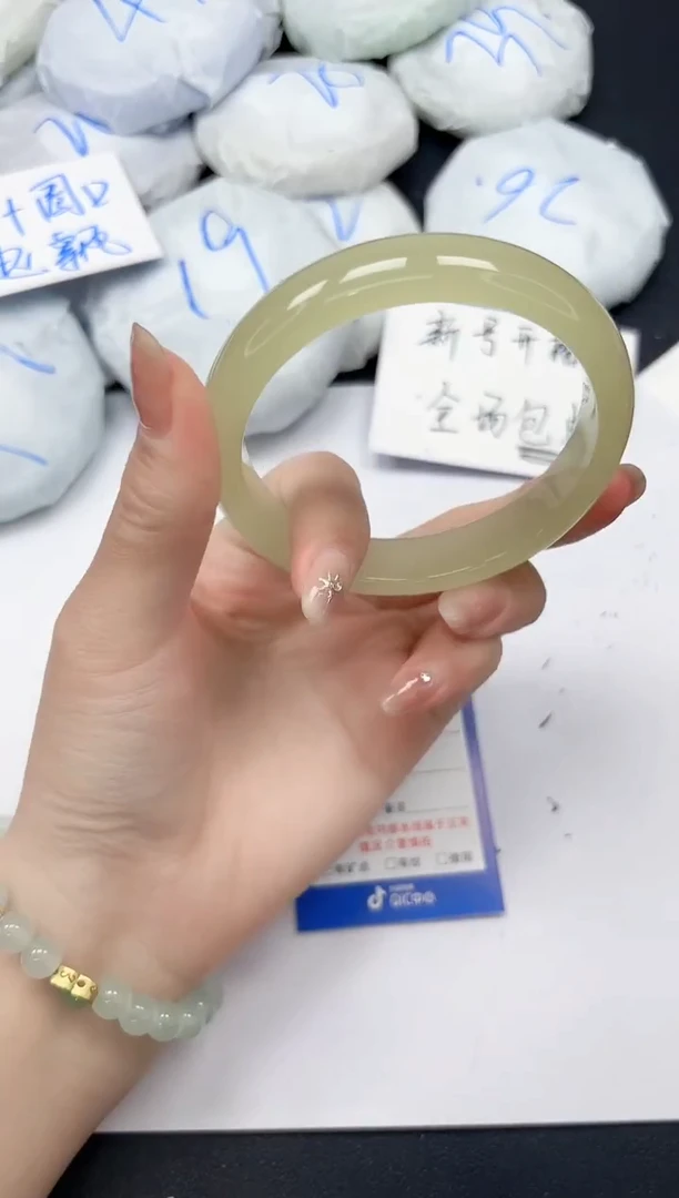 未镶嵌手镯石英质玉A147/6364