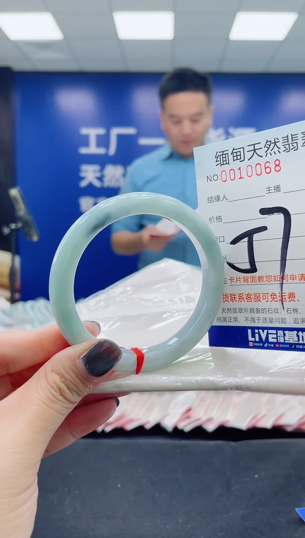 未镶嵌手镯翡翠天然翡翠手镯