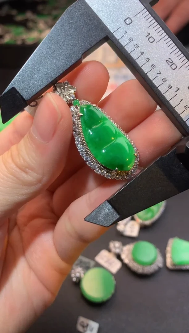 【闪购商品】翡翠颈饰银S925镶嵌翡翠