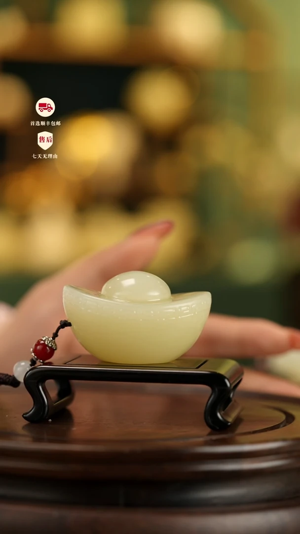 云南石竹叶青雕刻：元宝手把件摆件