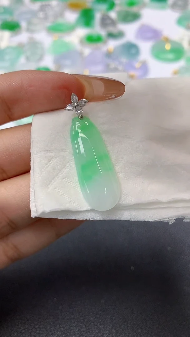 颈饰18K金镶嵌翡翠a货假一赔三支持复检百元上9元证书费自理