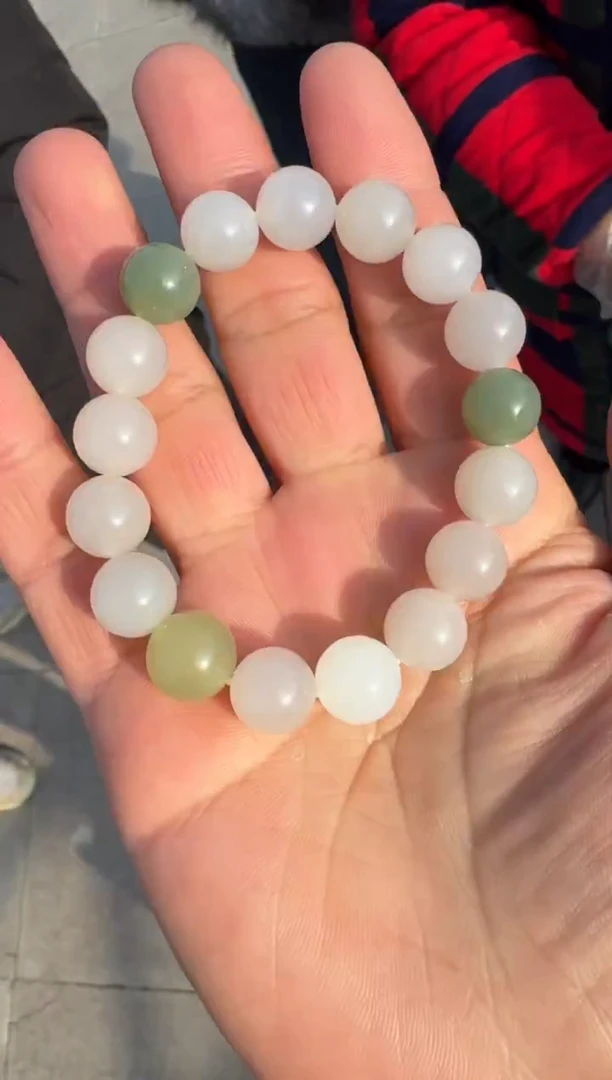 未镶嵌和田玉（糖玉）挂件和田玉