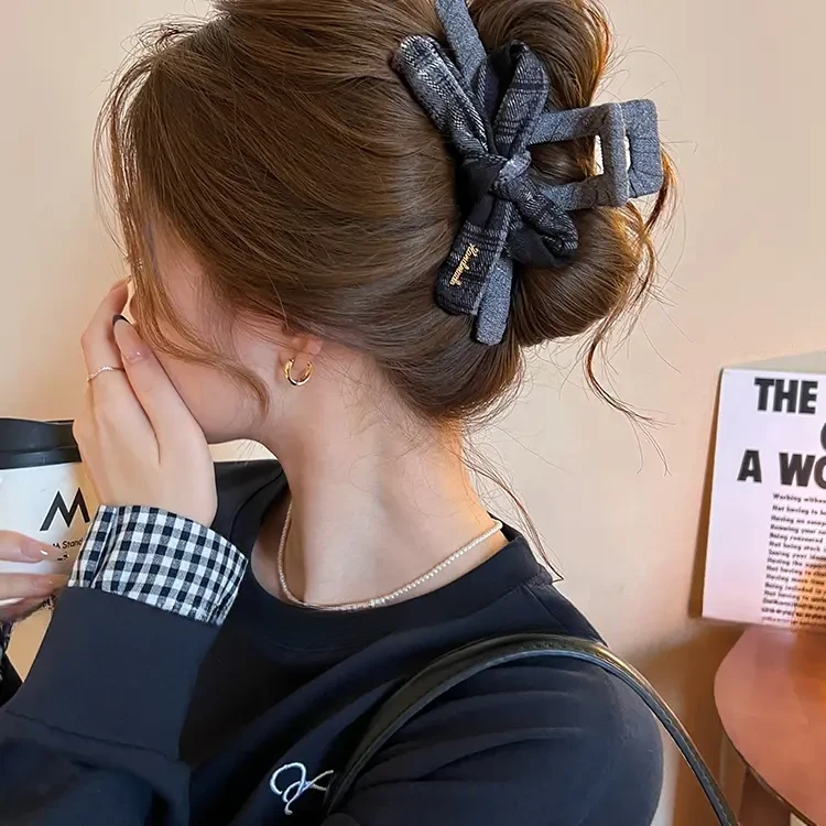 高级感大号女秋冬鲨鱼夹2025新款后脑勺头饰美拉德格纹蝴蝶结抓夹