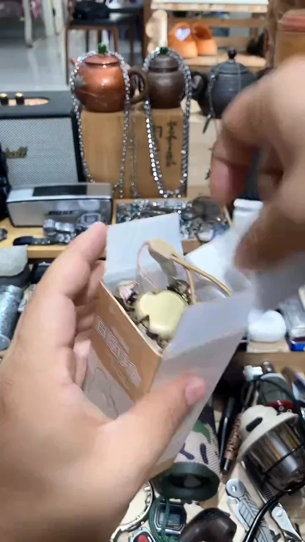 瓷片闪购商品   如图所示