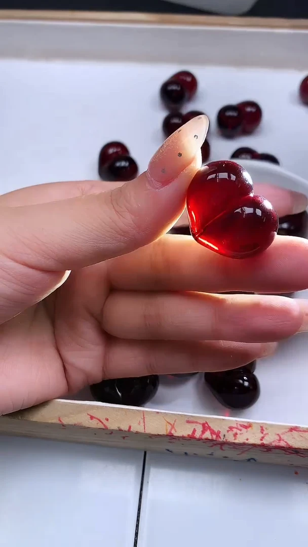 裸石血珀未镶嵌E227 血珀 屁桃26*20*16mm 1个8元