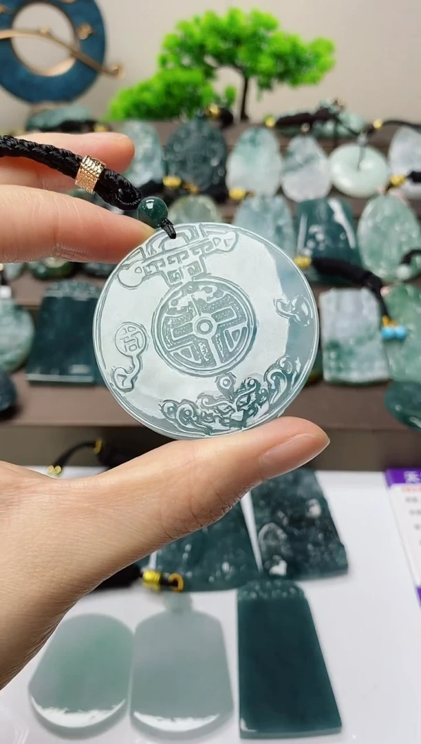 翡翠未镶嵌颈饰