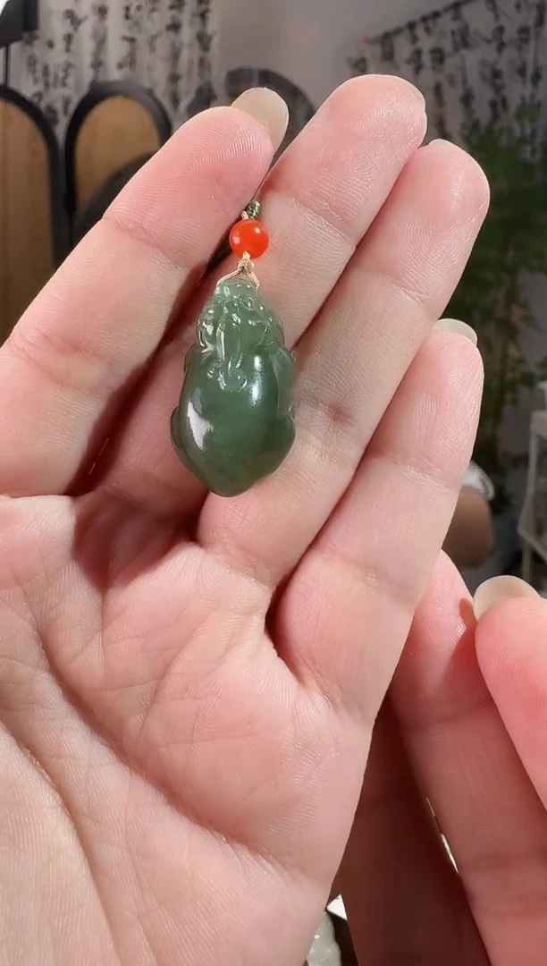 颈饰未镶嵌和田玉湖水绿貔貅