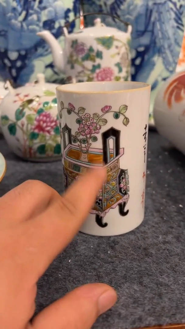 摆件瓷摆件瓷摆件瓷摆件钟鼎笔筒