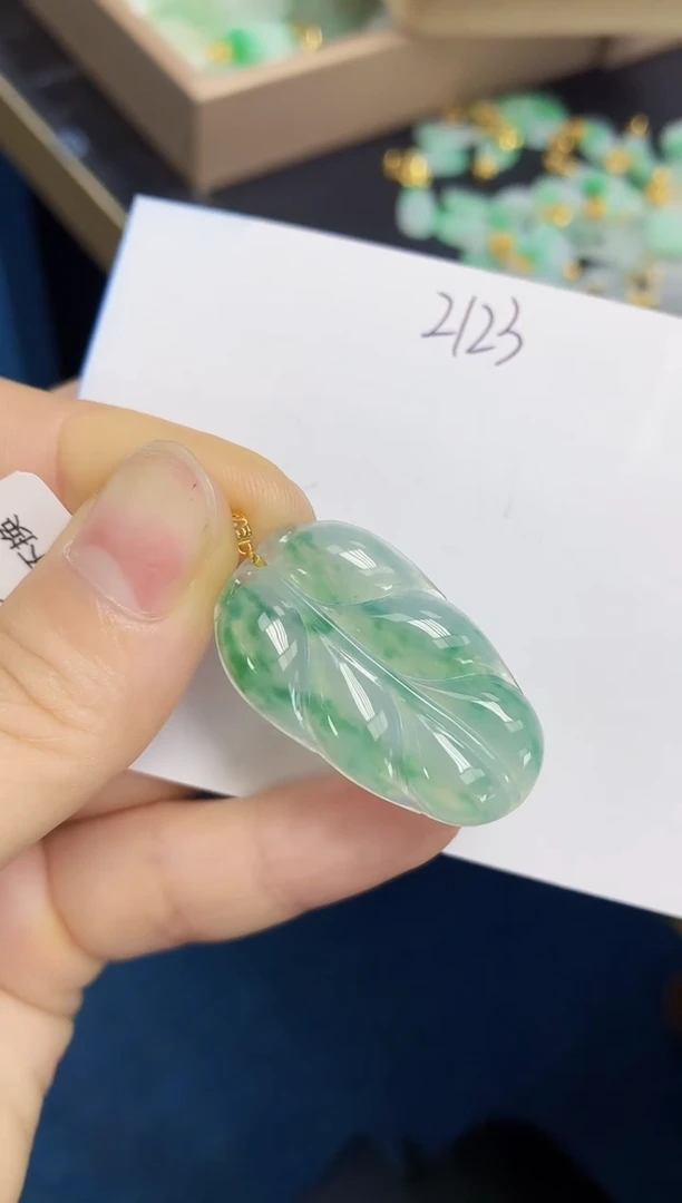 翡翠18K金镶嵌颈饰天然缅甸翡翠A货
