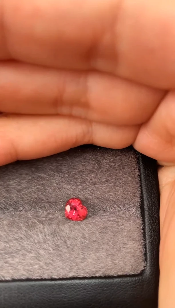 未镶嵌裸石定制尖晶石心型 莲花色调 1.10ct