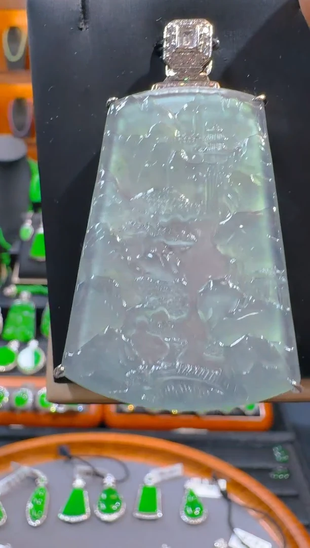 翡翠未镶嵌吊坠(赠链)天然A货翡翠