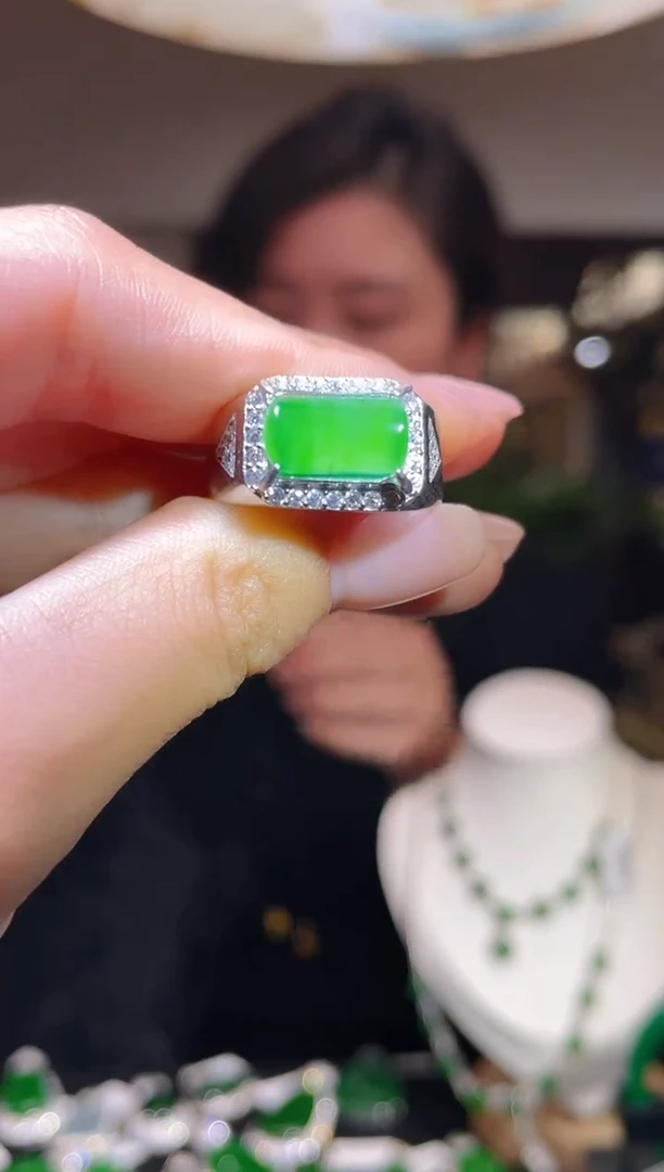 【闪购商品】翡翠吊坠(不含链)未镶嵌多样性发其一