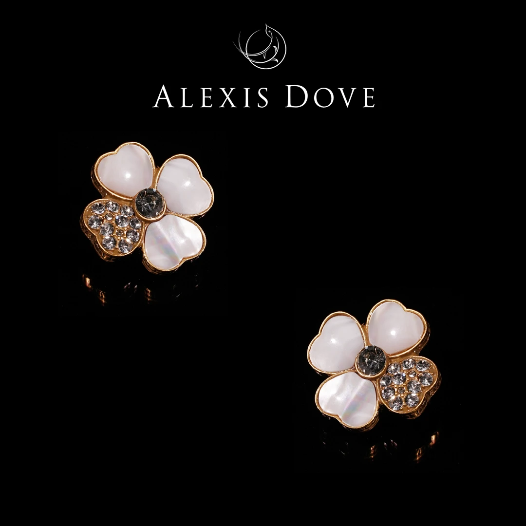 铜合金合成锆石耳饰 复古优雅幸运四叶草贝壳耳钉