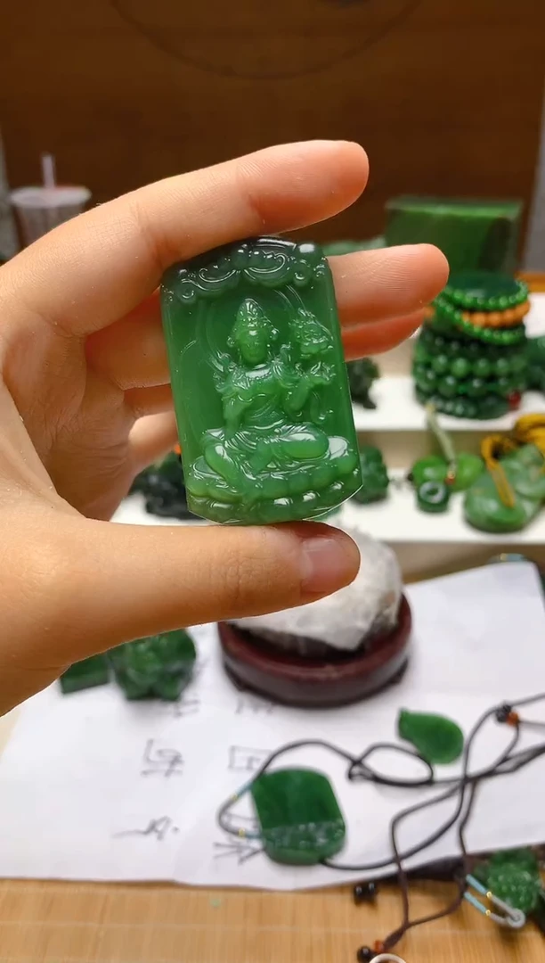 颈饰未镶嵌和田玉（碧玉）1