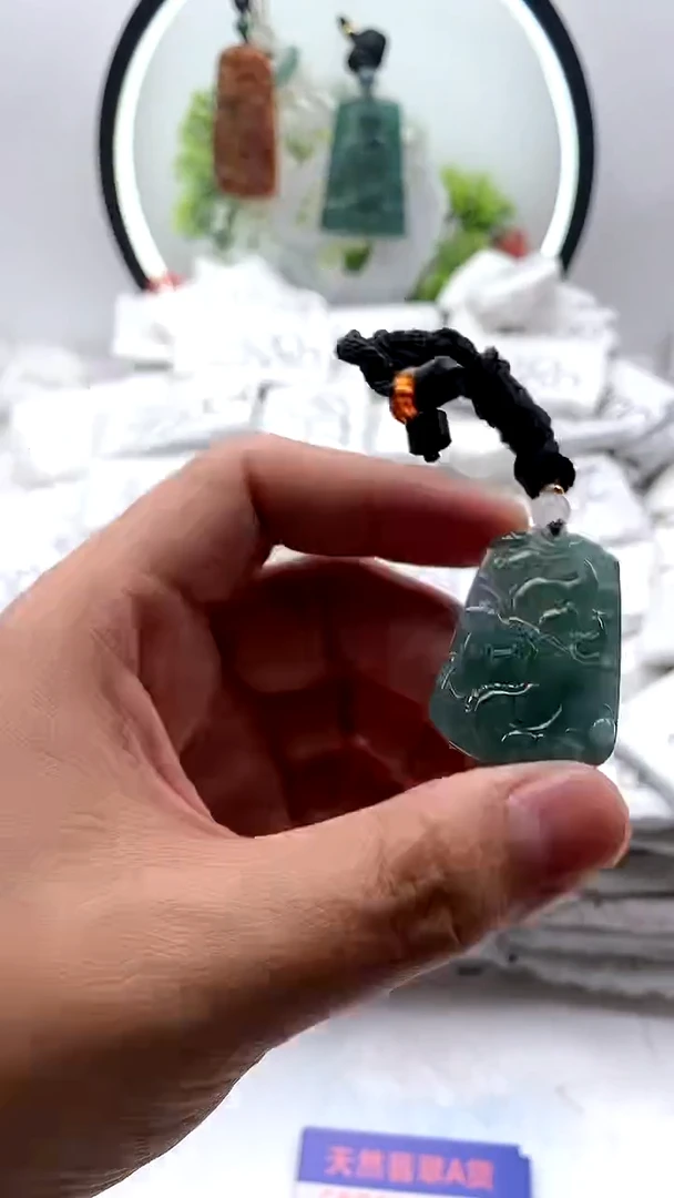 【闪购商品】翡翠颈饰未镶嵌龙牌【品质一般介意慎拍】