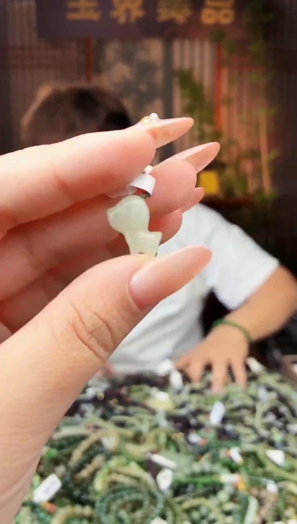 和田玉未镶嵌颈饰拍一发一