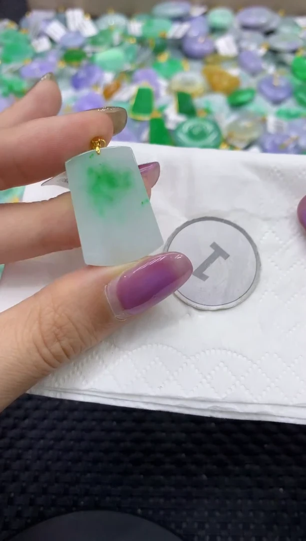 颈饰18K金镶嵌翡翠天然缅甸翡翠A货