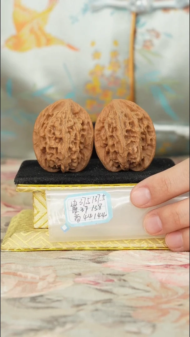 【闪购商品】文玩核桃把件龙纹官帽
