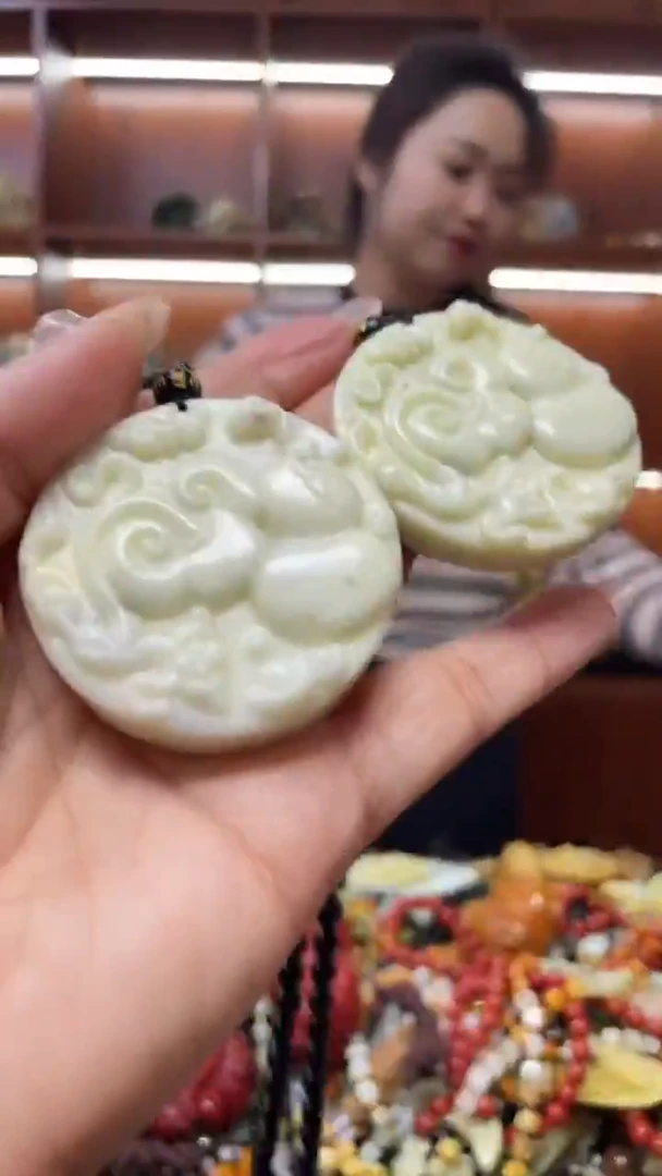 未镶嵌岫玉吊坠多样性发货发其中一件