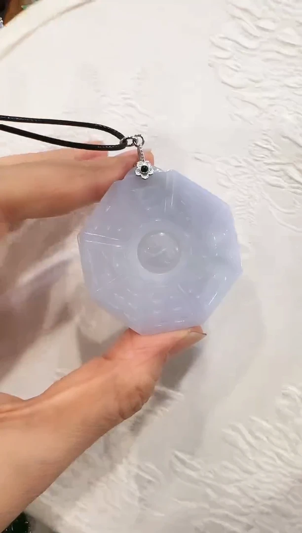 翡翠未镶嵌颈饰国风