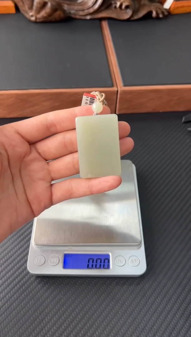 和田玉未镶嵌吊坠(赠链)且末微色差近矿SJ