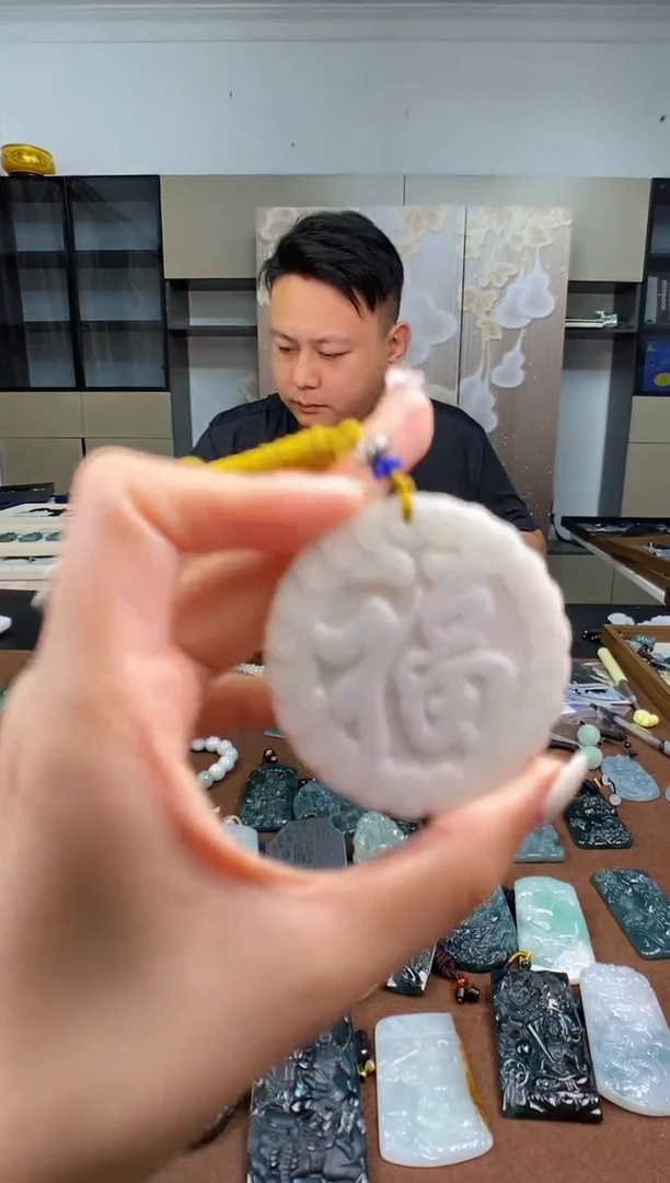 颈饰未镶嵌翡翠多样性发其一