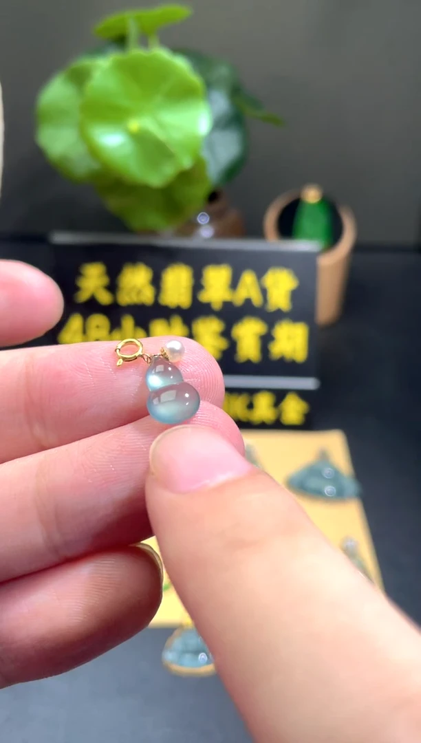 颈饰18K金镶嵌翡翠翡翠A货
