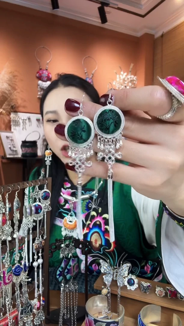 【闪购商品】刺绣纯手工民族风耳环