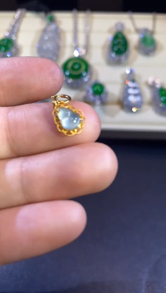 【闪购商品】翡翠吊坠(赠链)18K金镶嵌缅甸天然A货翡翠