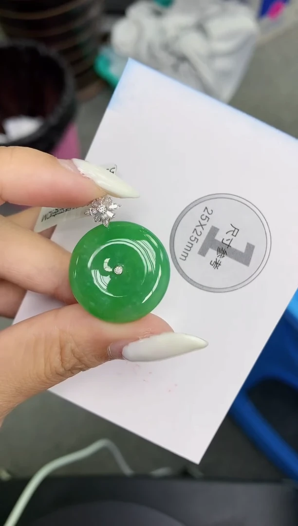 颈饰18K金镶嵌翡翠11111111111