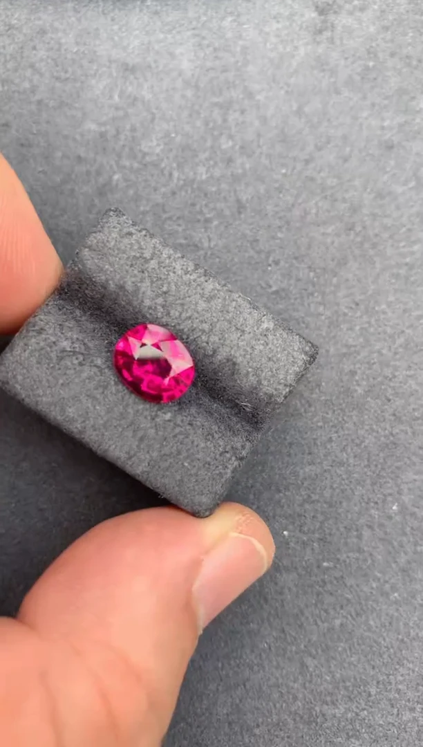 裸石未镶嵌碧玺2.3ct 卢比来碧玺