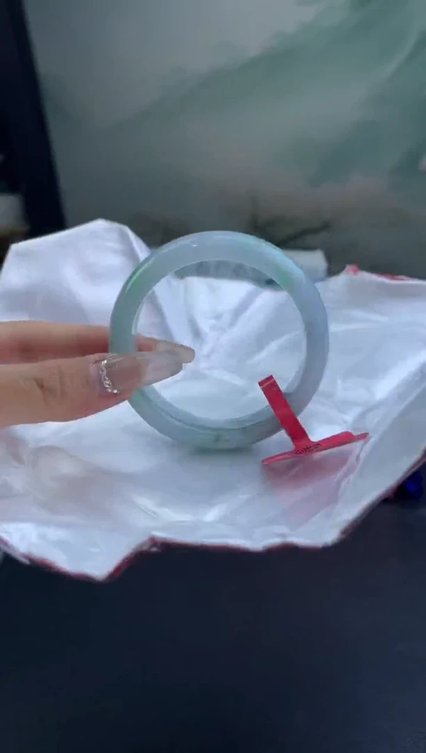 翡翠手镯未镶嵌8翡翠手镯（微瑕）