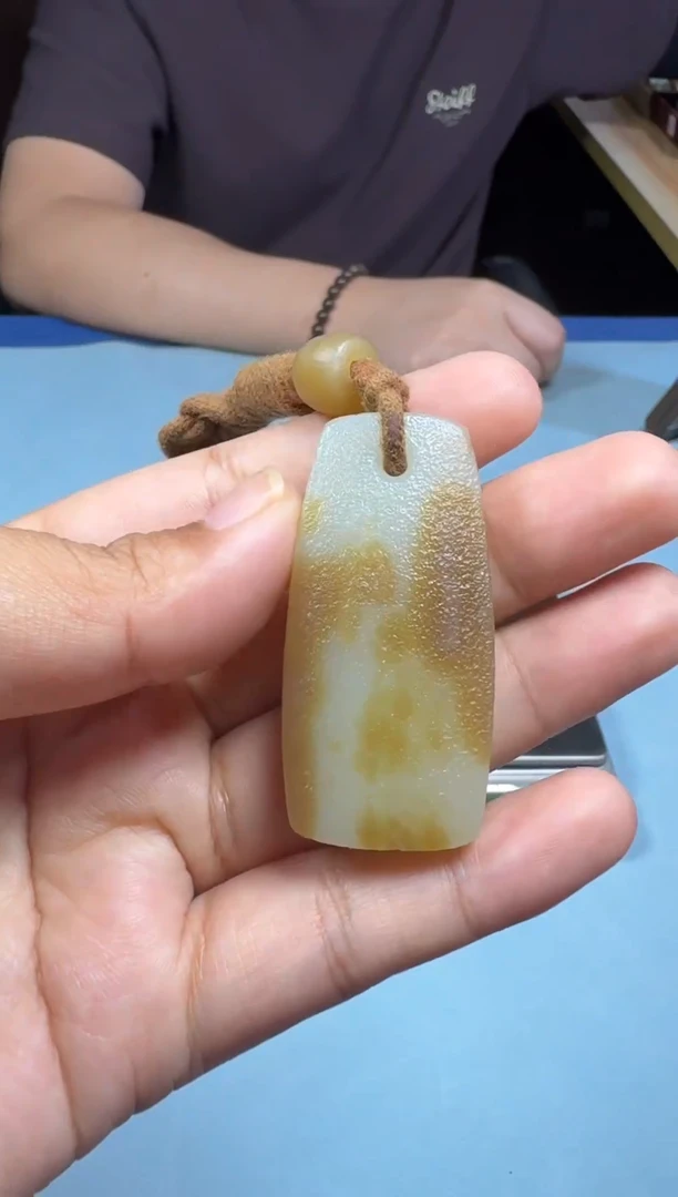 和田玉未镶嵌颈饰1